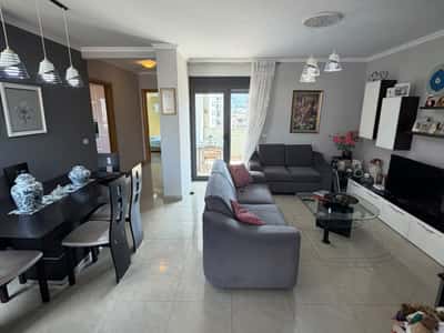 Shitet apartament 2+1+2+2 ballkone tek Liqeni Artificial , Rruga e Kosovareve , Sheshi Willson .