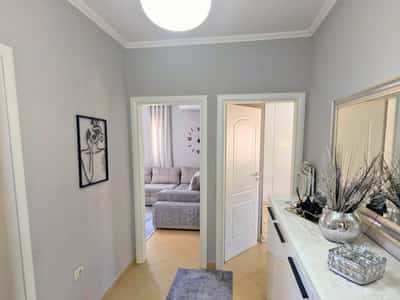 Shitet apartament 1+1 ne Vlore , Zone Qendore .