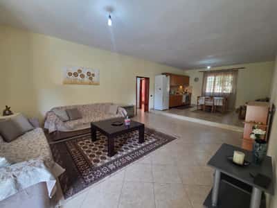 JEPET ME QIRA SHTËPI PRIVATE 2+1+VEND PARKIMI TEK KAFJA RREMES