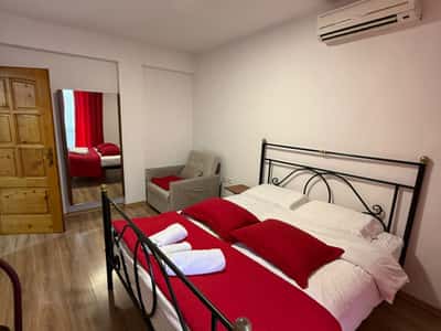 JEPET HOTEL ME QERA TE RRUGA ELBASANIT