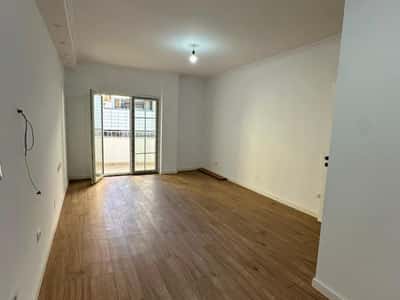 Jepet apartament 2+1 me qira per zyre apo banim tek Rruga e Bogdaneve , Rruga e Kavajes , Rruga e Durresit .
