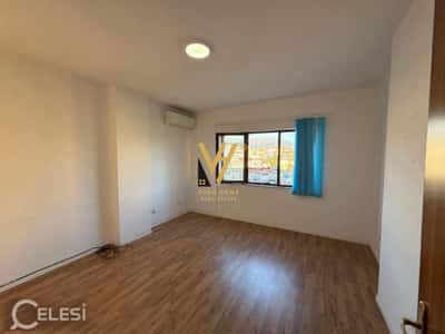 JEPET ZYRE 75 M2 ME QIRA TEK RRUGA E KOSOVARVE 60.000 LEKE