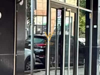 SHITET AMBIENT BIZNESI 50 M2 TE RRUGA E BARRIKADAVE 235.000 EURO