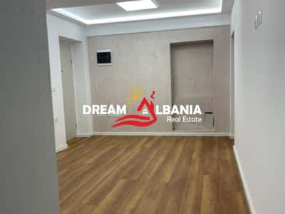 Jepet Ambient Biznesi ne zonen e Brrylit prane Maternitetit te Ri (ID 42611555)