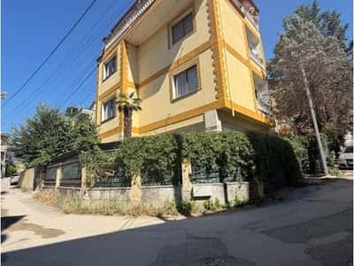 Shitet, Shtëpi 4-Katëshe, Vilat Gjermane, Tiranë.
