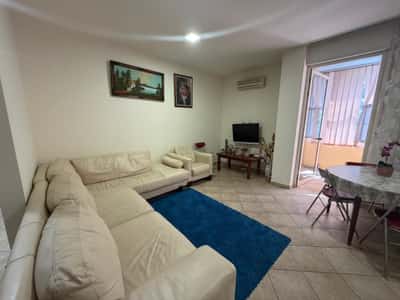 Shitet apartament 2+1+2 tualete prane Rruges Kosovarve!