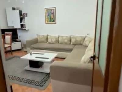 Apartament 2+1 per shitje ne Kombinat